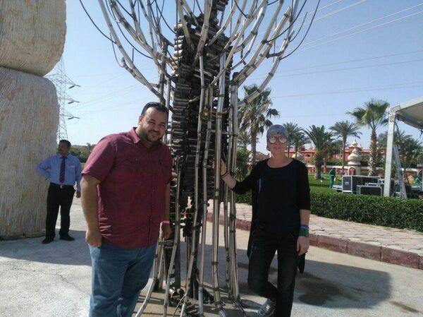 الفنانة التشكيلية الروسية أنتونيانا مع مراسل سبوتنيك. - سبوتنيك عربي