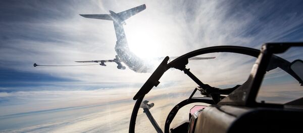 مناورات طائرة إيل-78وطائرات سو-24 إم وسو-30 إس إم التابعة لأسطول البحر الأسود - سبوتنيك عربي