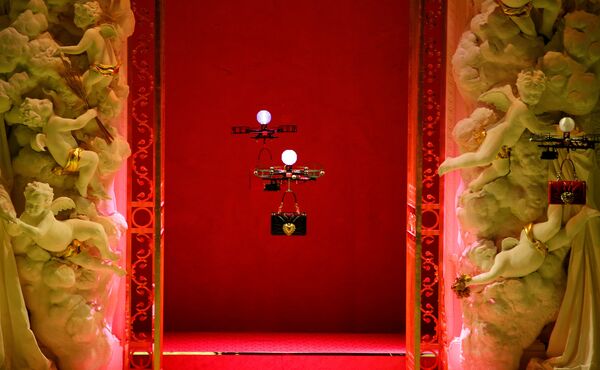 طائرات دون طيار في عرض حقائب - سبوتنيك عربي