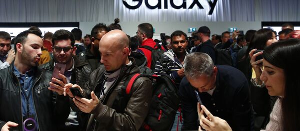 عرض هواتف سامسونغ الجديدة S9 و S9+ في إسبانيا، 25 فبراير/ شباط 2018 - سبوتنيك عربي