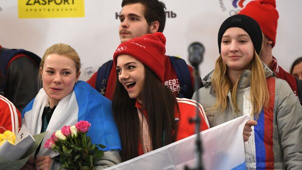 استقبال الرياضيين الأولمبيون الروس من كوريا الجنوبية في مطار شيريميتيفو - سبوتنيك عربي