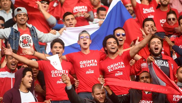 مشجعو المنتخب التونسي لدى تأهل تونس إلى مونديال كأس العالم 2018  ف، يحملون العلم الروسي - سبوتنيك عربي