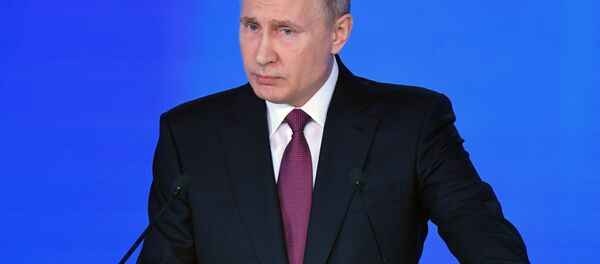 الرئيس فلاديمير بوتين يوجه رسالته السنوية إلى الجمعية الفدرالية في قاعة مانيج، موسكو في 1 مارس/ آذار 2018 - سبوتنيك عربي