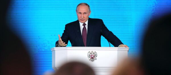 الرئيس فلاديمير بوتين يوجه رسالته السنوية إلى الجمعية الفدرالية في قاعة مانيج، موسكو في 1 مارس/ آذار 2018 - سبوتنيك عربي