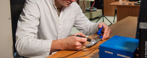 العلماء قد صلبوا الجسيمات النانوية من زجاج الألومنيوم العلماء قد صلبوا الجسيمات النانوية من زجاج الألومنيوم - سبوتنيك عربي