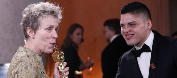 الممثلة الأمريكية فرانسس ماكدورماند تفوز بجائزة أوسكار أفضل ممثلة رئيسية لعام 2018 الممثلة الأمريكية فرانسس ماكدورماند تفوز بجائزة أوسكار أفضل ممثلة رئيسية لعام 2018 - سبوتنيك عربي