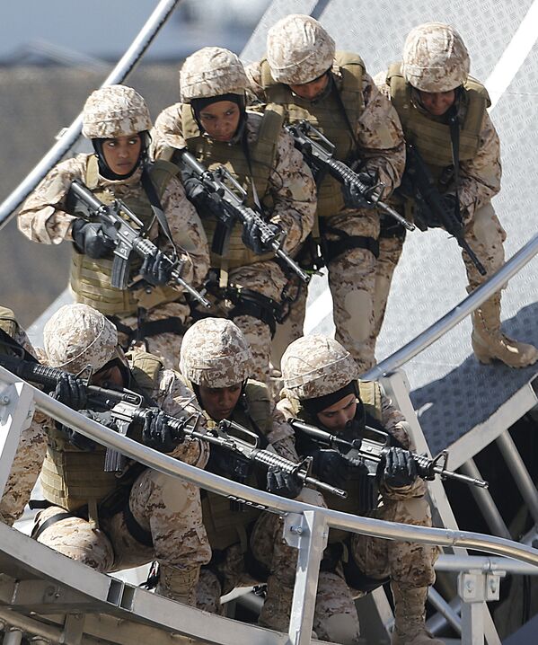 جنديات في جيش الدفاع الإماراتي، 2013 - سبوتنيك عربي