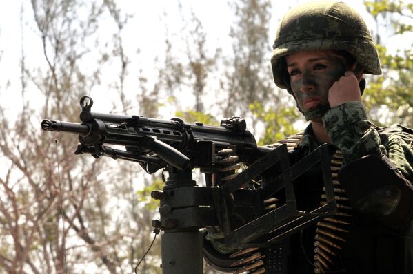 جندية في الجيش المكسيكي، 2012 - سبوتنيك عربي