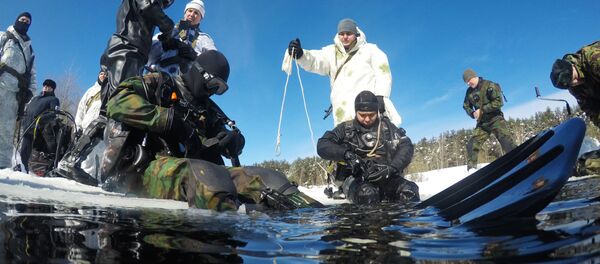 تدريبات سباحي القوات الخاصة الروسية - سبوتنيك عربي