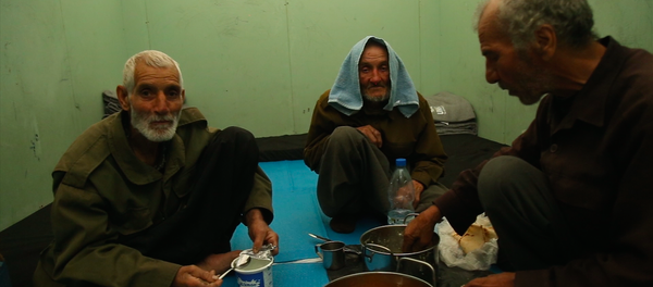 17 عائلة من داخل الغوطة تنال حريتها 17 عائلة من داخل الغوطة تنال حريتها - سبوتنيك عربي