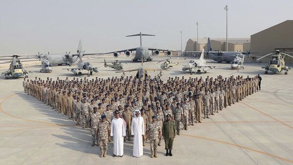 أمير قطر مع قوات الجيش - سبوتنيك عربي