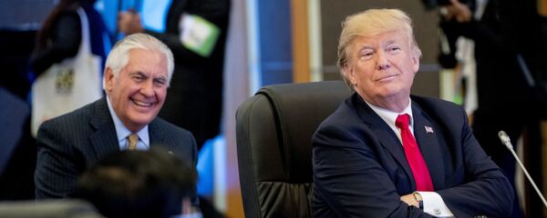 الرئيس الأمريكي دونالد ترامب ووزير الخارجية ترامب تيلرسون الرئيس الأمريكي دونالد ترامب ووزير الخارجية ترامب تيلرسون - سبوتنيك عربي