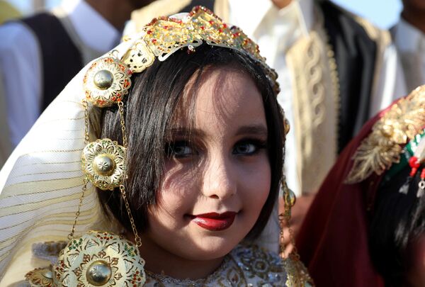 إحدى المشاركات في المهرجان الوطني للزي التقليدي في طرابلس، ليبيا 13 ماري/ آذار 2018 - سبوتنيك عربي