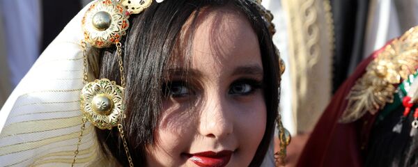 إحدى المشاركات في المهرجان الوطني للزي التقليدي في طرابلس، ليبيا 13 ماري/ آذار 2018 إحدى المشاركات في المهرجان الوطني للزي التقليدي في طرابلس، ليبيا 13 ماري/ آذار 2018 - سبوتنيك عربي