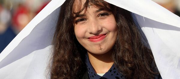 إحدى المشاركات في المهرجان الوطني للزي التقليدي في طرابلس، ليبيا 13 ماري/ آذار 2018 - سبوتنيك عربي