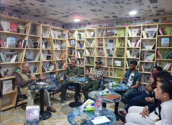 هواة عراقيون يصنعون كون خاص تسكنه الكتب - سبوتنيك عربي