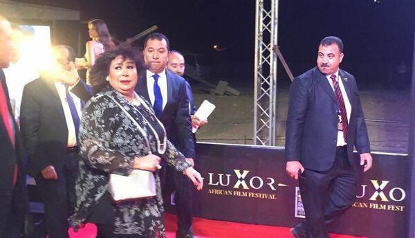 وزيرة الثقافة المصرية خلال وصولها لمهرجان الأقصر للسينما الأفريقية - سبوتنيك عربي