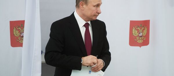 بوتين يدلي بصوته في الانتخابات الرئاسية الروسية - سبوتنيك عربي