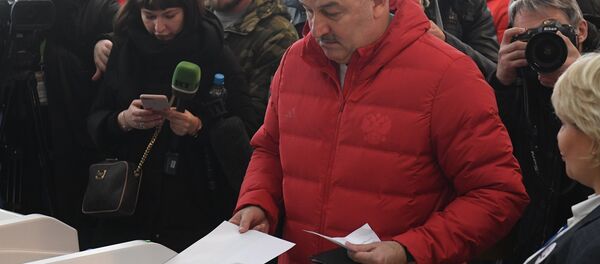 مدرب المنتخب الروسي يدلي بصوته في الانتخابات الرئاسية للبلاد - سبوتنيك عربي