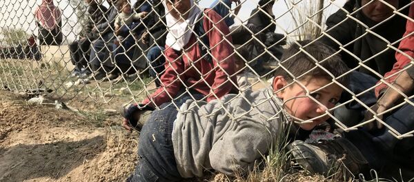 إجلاء المدنيين من الغوطة الشرقية عبر معبر حمورية، سوريا - سبوتنيك عربي