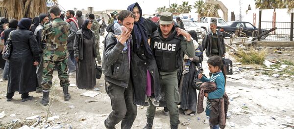 إجلاء المدنيين من الغوطة الشرقية عبر معبر حمورية، سوريا - سبوتنيك عربي