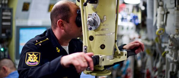 ضابط طاقم غواصة نوفوسيبيرسك (مشروع 636.3) التي تعمل بالطاقة الكهربائية - سبوتنيك عربي