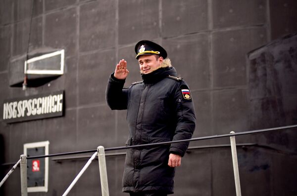 ألكسندر دودكين، ملازم أول ومساعد أول لقبطان الغواصة نوفوسيبيرسك (مشروع 636.3) التي تعمل بالطاقة الكهربائية - سبوتنيك عربي