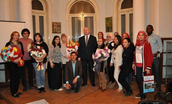 احتفالية المركز الثقافي الروسي في القاهرة بعيد الأم مارس/آذار 2018 - سبوتنيك عربي