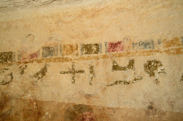 اكتشاف نقوش فرعونية جديدة داخل منطقة آثار بنى حسن بمحافظة المنيا في مصر في 21 مارس / آذار 2018 - سبوتنيك عربي