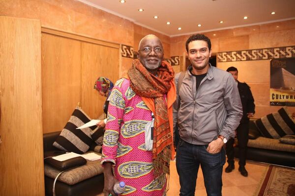 المخرج المالي سليمان سيسيه والفنان المصري آسر ياسين - سبوتنيك عربي