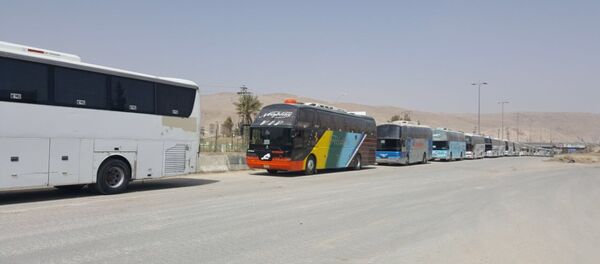 خروج حافلات تقل مسلحين من حرستا في الغوطة إلى إدلب، سوريا 22 مارس/ آذار 2018 - سبوتنيك عربي