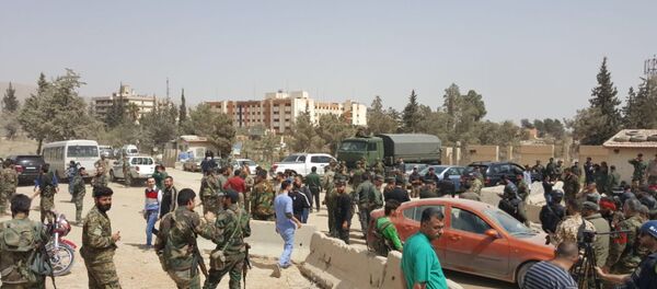 خروج حافلات تقل مسلحين من حرستا في الغوطة إلى إدلب، سوريا 22 مارس/ آذار 2018 خروج حافلات تقل مسلحين من حرستا في الغوطة إلى إدلب، سوريا 22 مارس/ آذار 2018 - سبوتنيك عربي