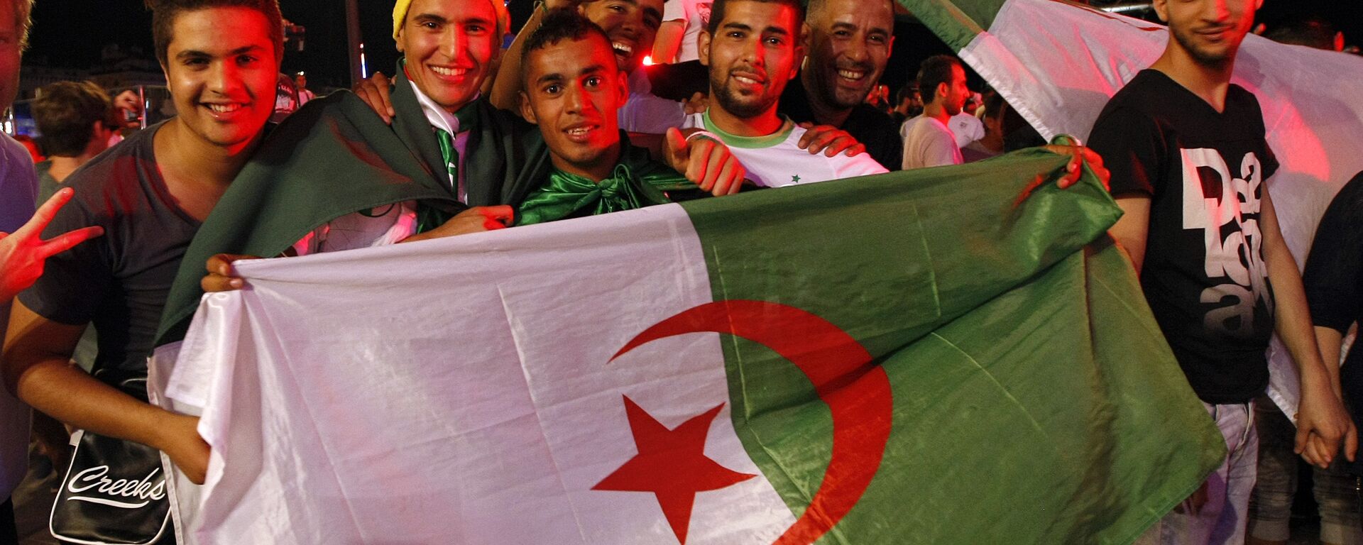 مشجعي منتخب الجزائر - سبوتنيك عربي, 1920, 30.12.2023