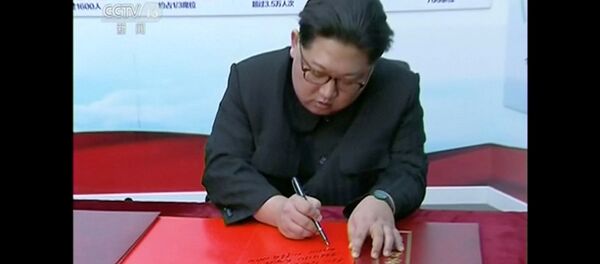 زعيم كوريا الشمالية كيم جونغ أون وزوجته في زيارة إلى الصين، 28 مارس/ آذار 2018 - سبوتنيك عربي