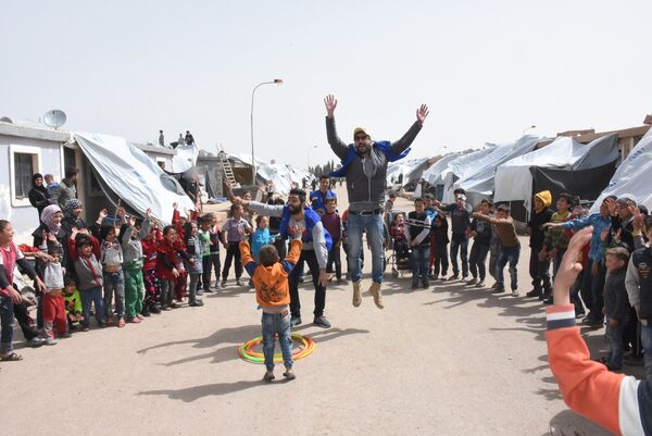 مفاجأة أطفال الغوطة الشرقية في حرجلة مفاجأة أطفال الغوطة الشرقية في حرجلة - سبوتنيك عربي