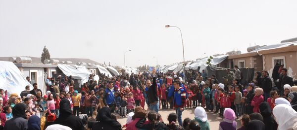 مفاجأة أطفال الغوطة الشرقية في حرجلة - سبوتنيك عربي