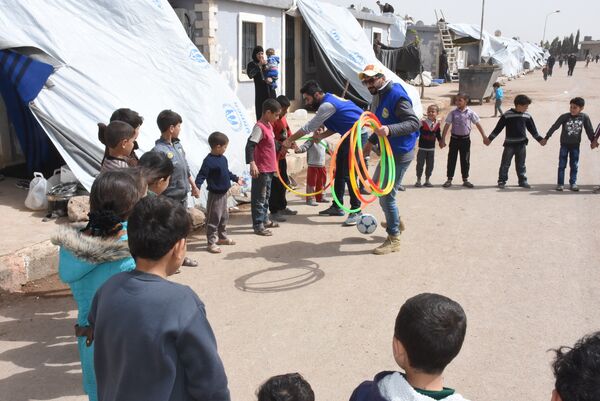 مفاجأة أطفال الغوطة الشرقية في حرجلة مفاجأة أطفال الغوطة الشرقية في حرجلة - سبوتنيك عربي