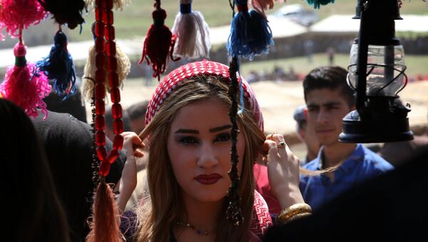 مهرجان ثقافي بالقرب من جبال مقلوب، التي تقع على بعد 30 كيلومترا من شمال شرق الموصل في العراق، 5 أبريل/ نيسان 2018 - سبوتنيك عربي