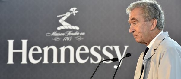 برنار أرنولت رئيس شركة لويس فيتون مويت هينيسي برنار أرنولت رئيس شركة لويس فيتون مويت هينيسي - سبوتنيك عربي