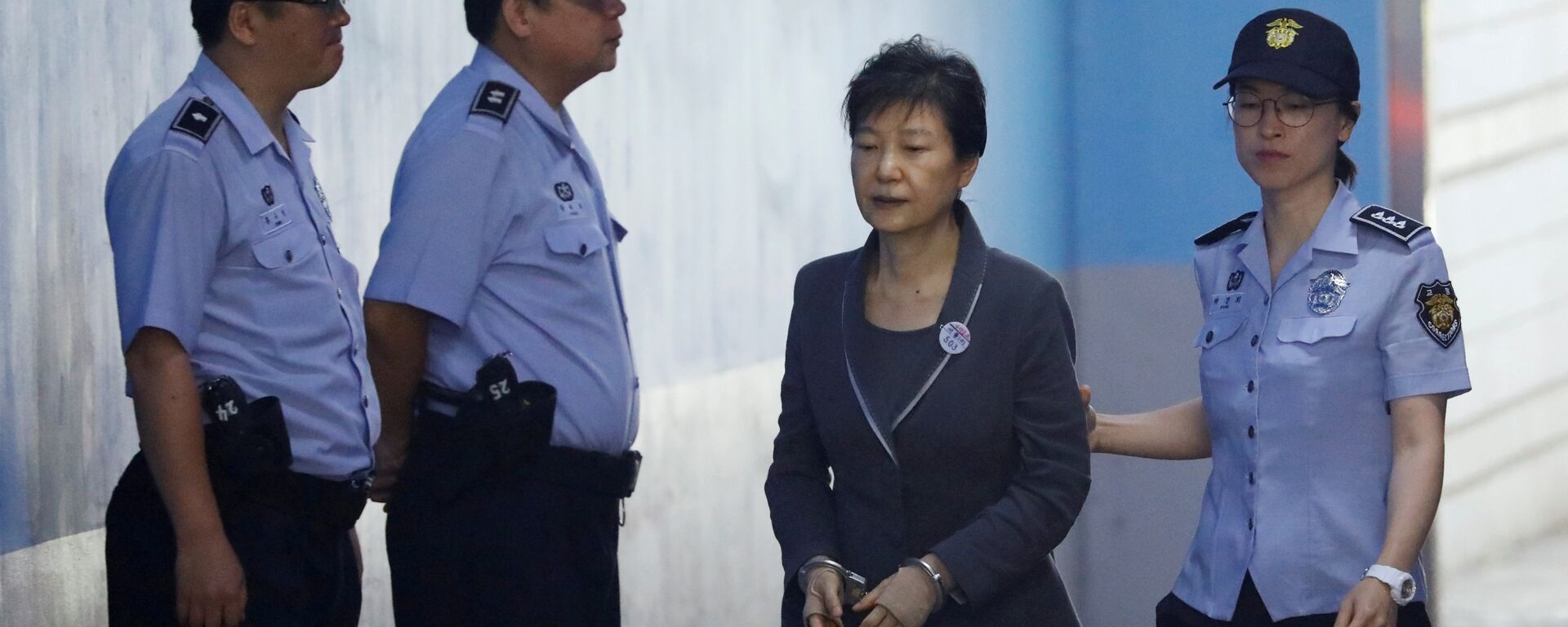رئيسة كوريا الجنوبية السابقة بعد الحكم عليها بالسجن 24 عاما - سبوتنيك عربي, 1920, 07.04.2018