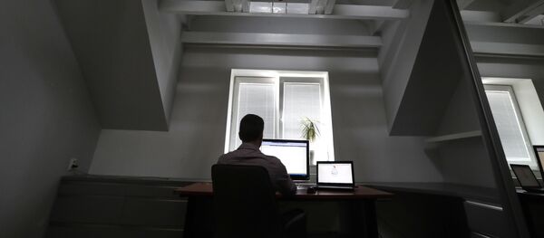 موظف في العمل - سبوتنيك عربي