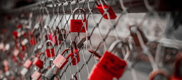 انتشار ظاهرة تعليق أقفال الحب في السعودية - سبوتنيك عربي