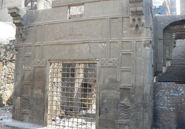 سبيل يوسف بك... أنشاه أمير اللواء الشريف يوسف بك سنة 1634 (1044هـ) يعلوه كتاب وألحق به زاوية للصلاة وحوضا لسقى الدواب. - سبوتنيك عربي