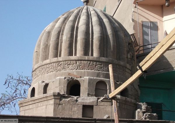 قبة سنجر المظفر... هو أحد وزراء مصر فى عهد السلطان الملك الناصر محمد بن قلاون (توفى ) سنة 722هـ 1322م ودفن بها. - سبوتنيك عربي