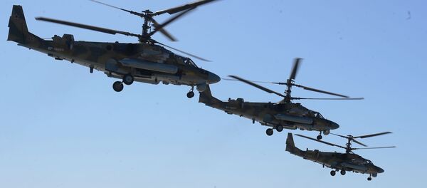 بروفة العرض الجوي بمناسبة عيد النصر - المروحيات الهجومية كا-52 (أليغاتور) في مطاركوبينكا - سبوتنيك عربي