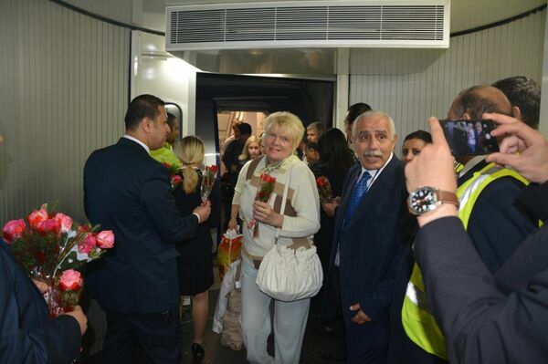 ركاب طائرة إيروفلوت الروسية في مطار القاهرة - سبوتنيك عربي