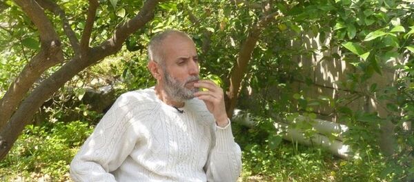 عقيد سوري خارج من سجون دوما عقيد سوري خارج من سجون دوما - سبوتنيك عربي