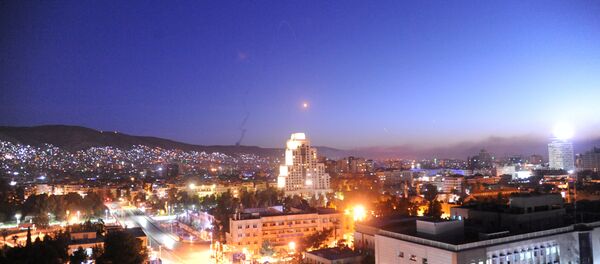 دمشق أثناء تعرضها لقصف من التحالف الثلاثي - سبوتنيك عربي