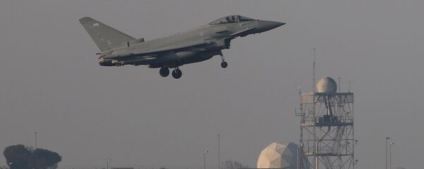 التحالف الثلاثي - الطيران البريطاني بعد عودته من سويا يهبط في قبرص، 14 أبريل/ نيسان 2018 - سبوتنيك عربي