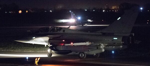 التحالف الثلاثي - الطيران العسكري الفرنسي يستعد للضربة الجوية ضد سوريا، 14أبريل/ نيسان 2018 - سبوتنيك عربي